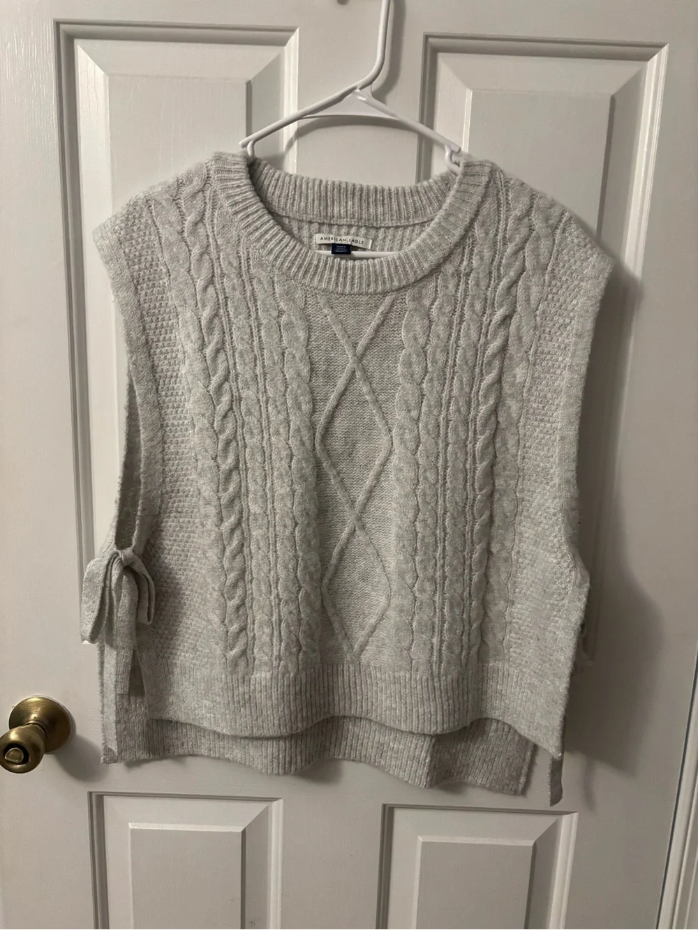 American Eagle Outfitters Light Gray Cable Knit Sleeveless V-Neck Sweater Vest